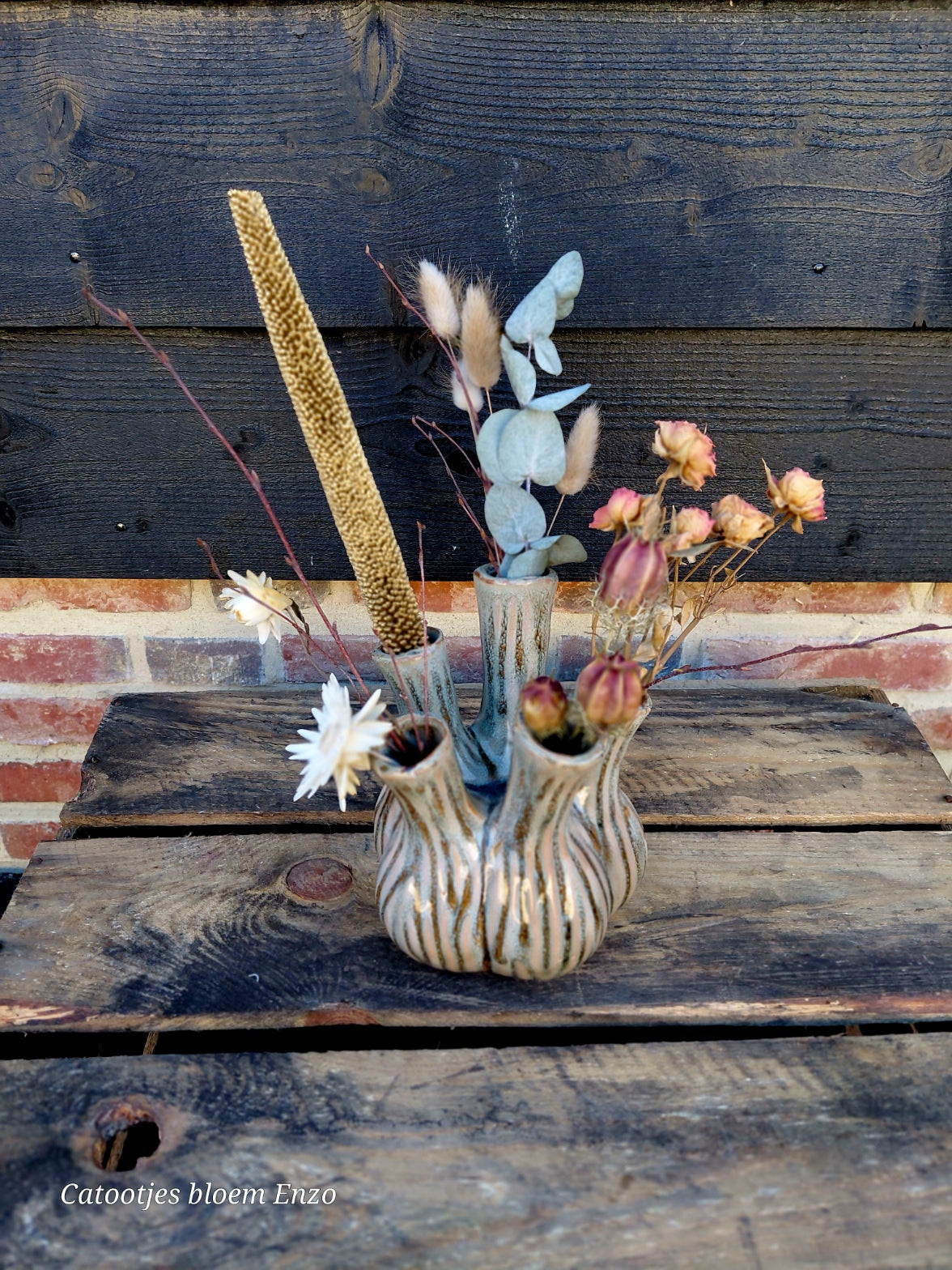 Knoflookvaas met droogbloemen