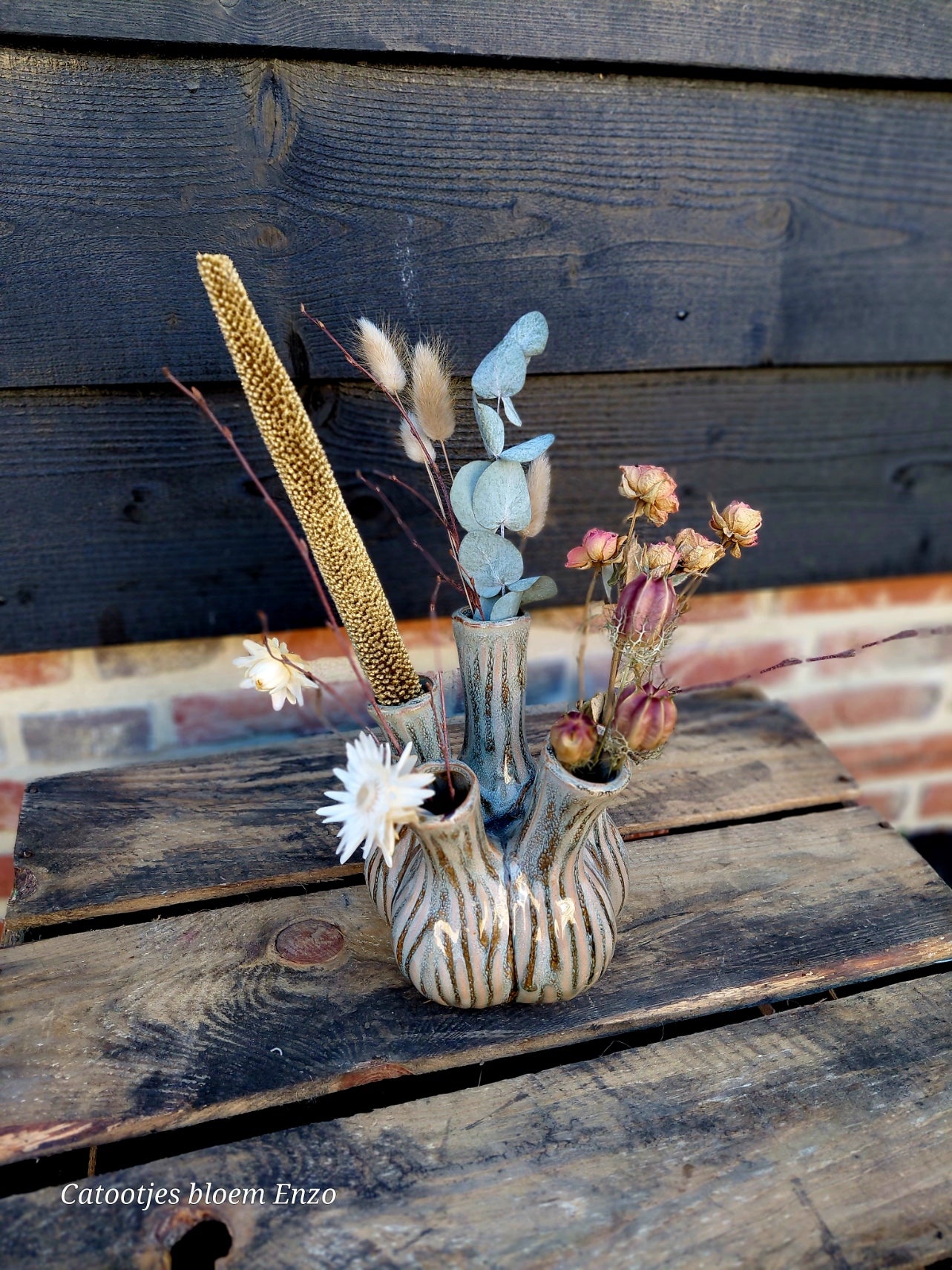 Knoflookvaas met droogbloemen
