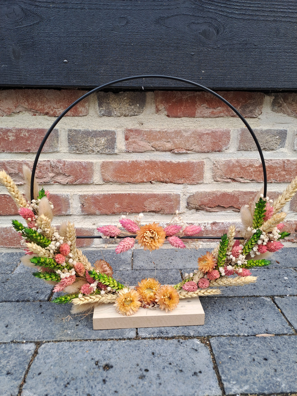 Ring staand met droogbloemen