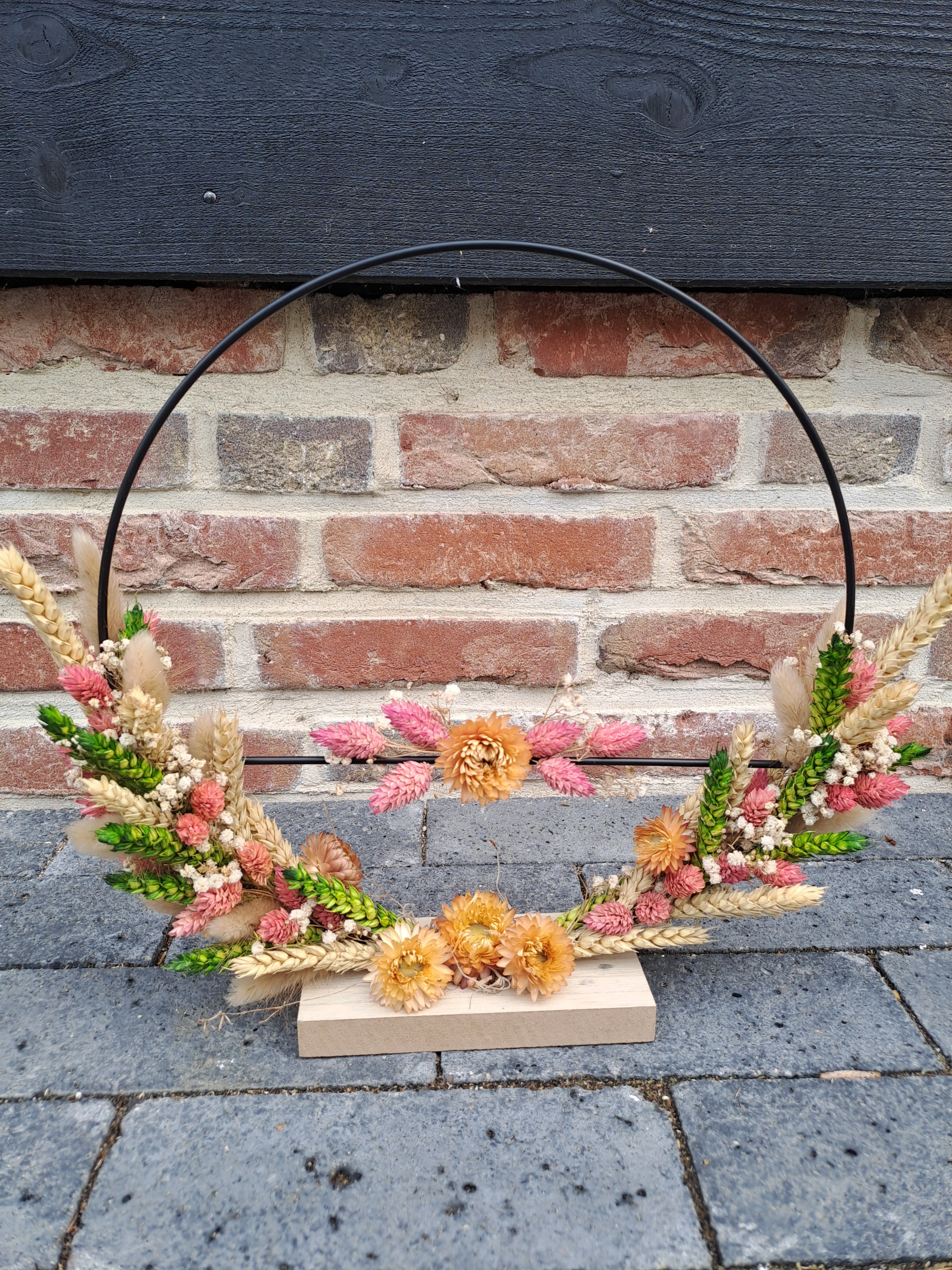 Ring staand met droogbloemen