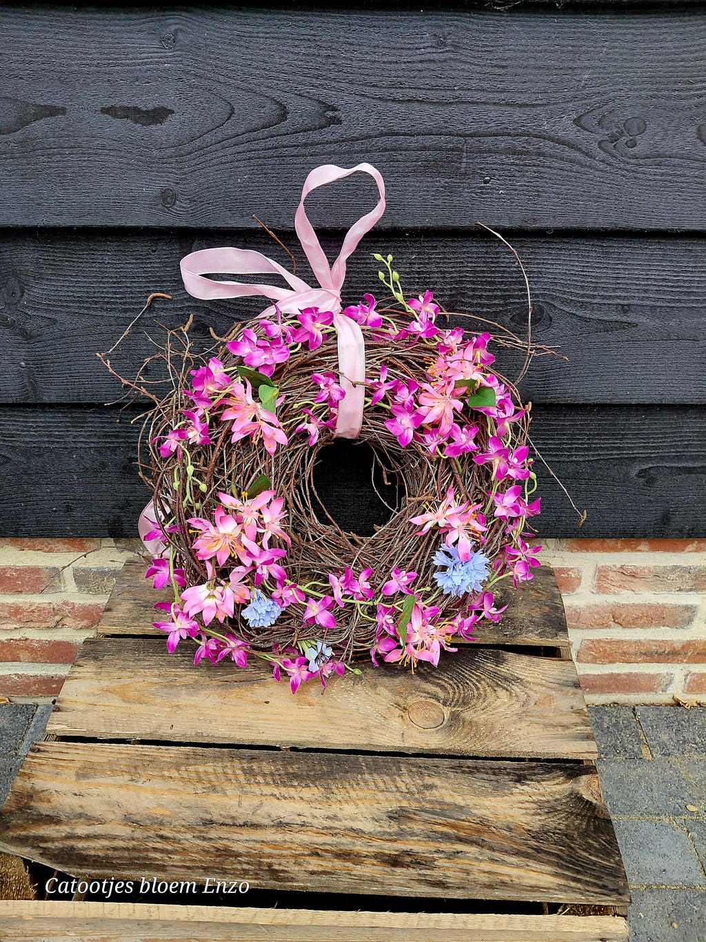 Krans met zijdebloemen