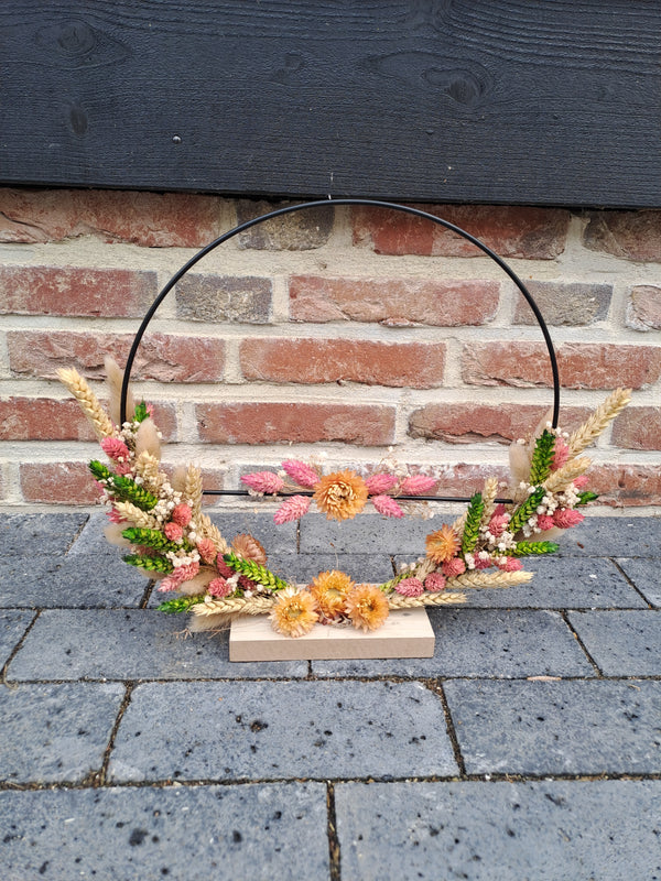 Ring staand met droogbloemen