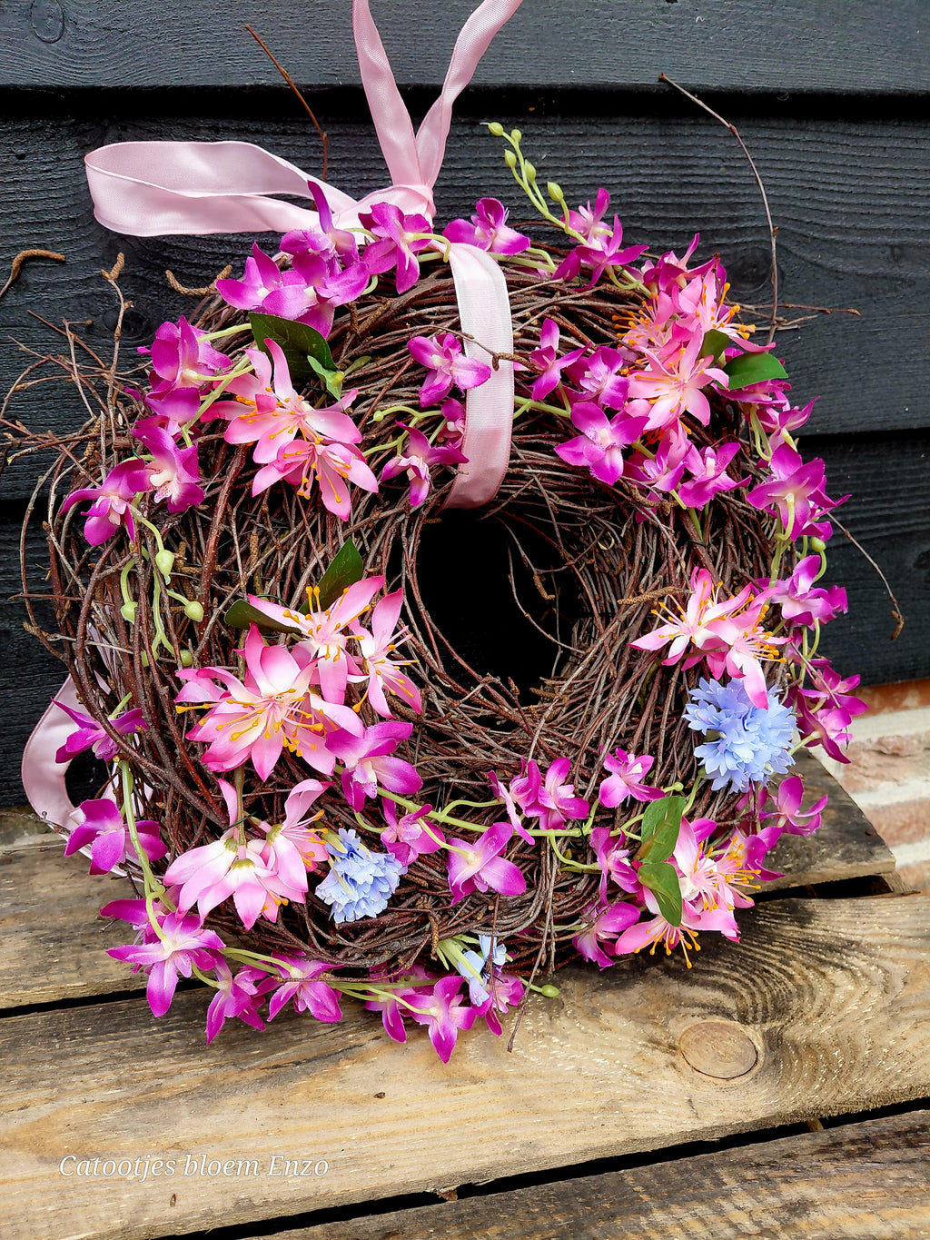Krans met zijdebloemen
